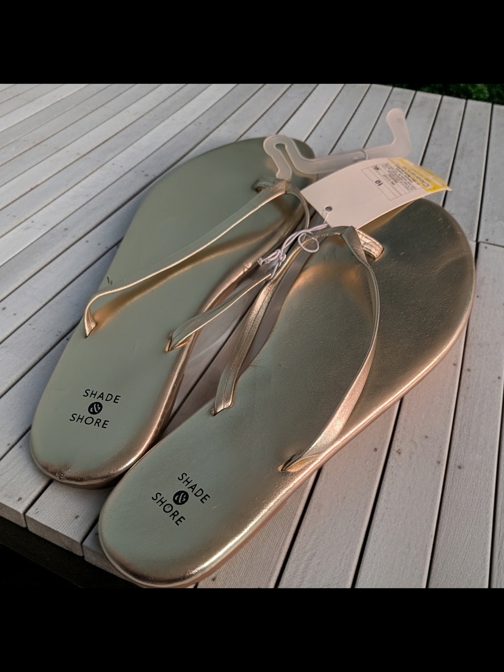 NWT Shade & Shore Cali Gold Thong Sandals With Memory Foam Footbed Size 10
